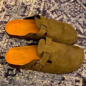 Clogs